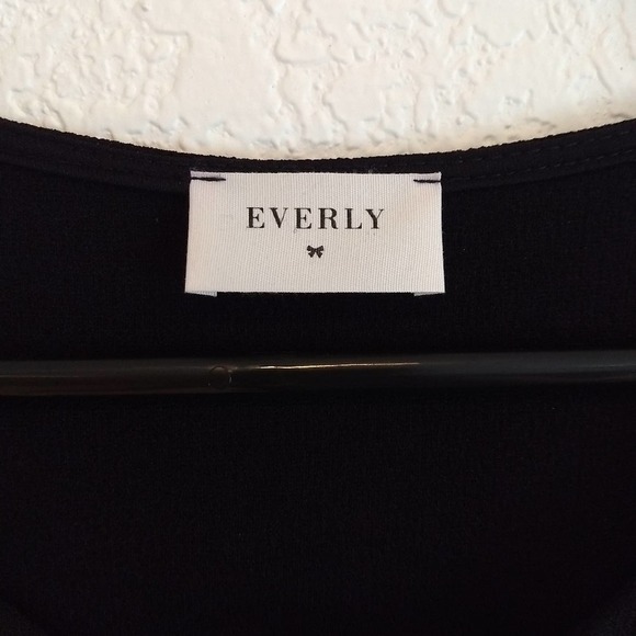 EVERLY | Lace-Up Shift Dress - Picture 5 of 6